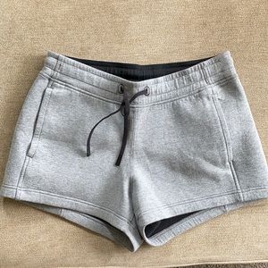 Lululemon pocketed Cotten shorts